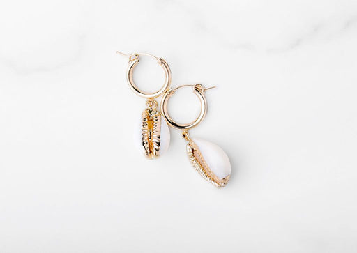 When you want to feel like you’re walking down the beach to dinner…  Simple 15 x 22 mm 14k gold fill hoops with gold-plated cowrie shells.