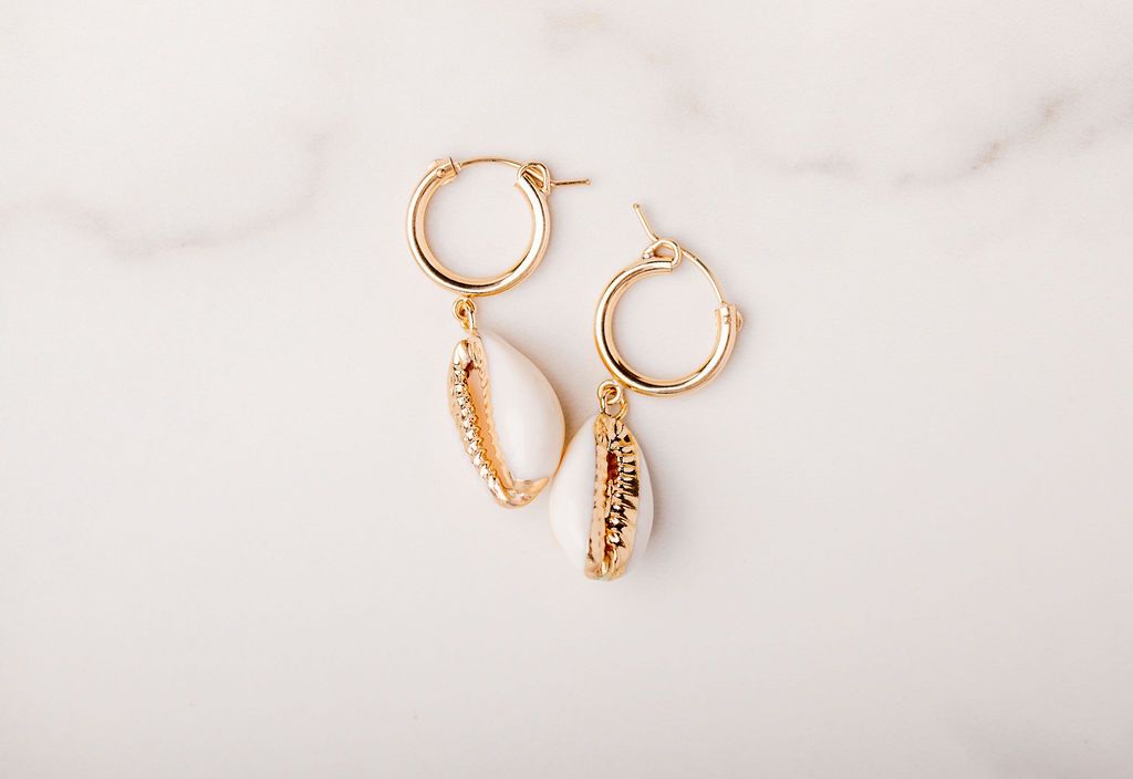When you want to feel like you’re walking down the beach to dinner…  Simple 15 x 22 mm 14k gold fill hoops with gold-plated cowrie shells.